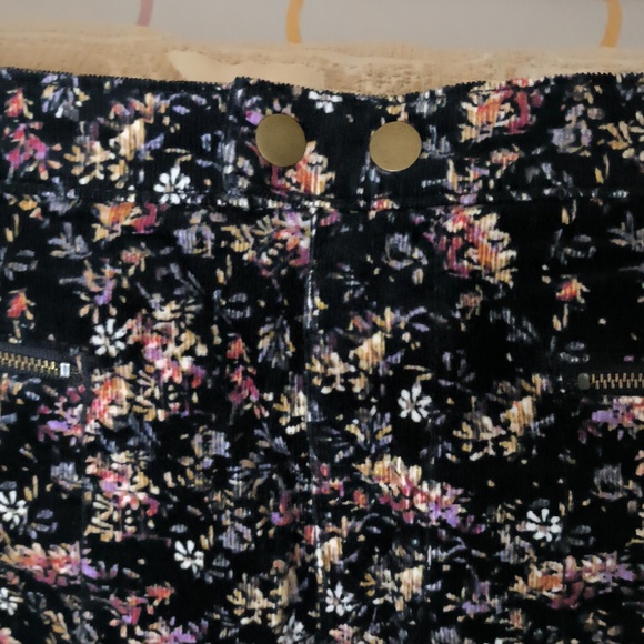 Black floral mini skirt - Picture 4 of 4